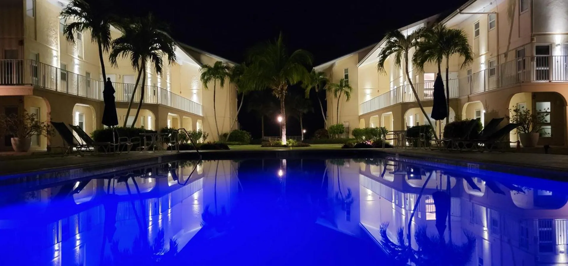 Cayman Reef Resort 7-Mile Beach George Town