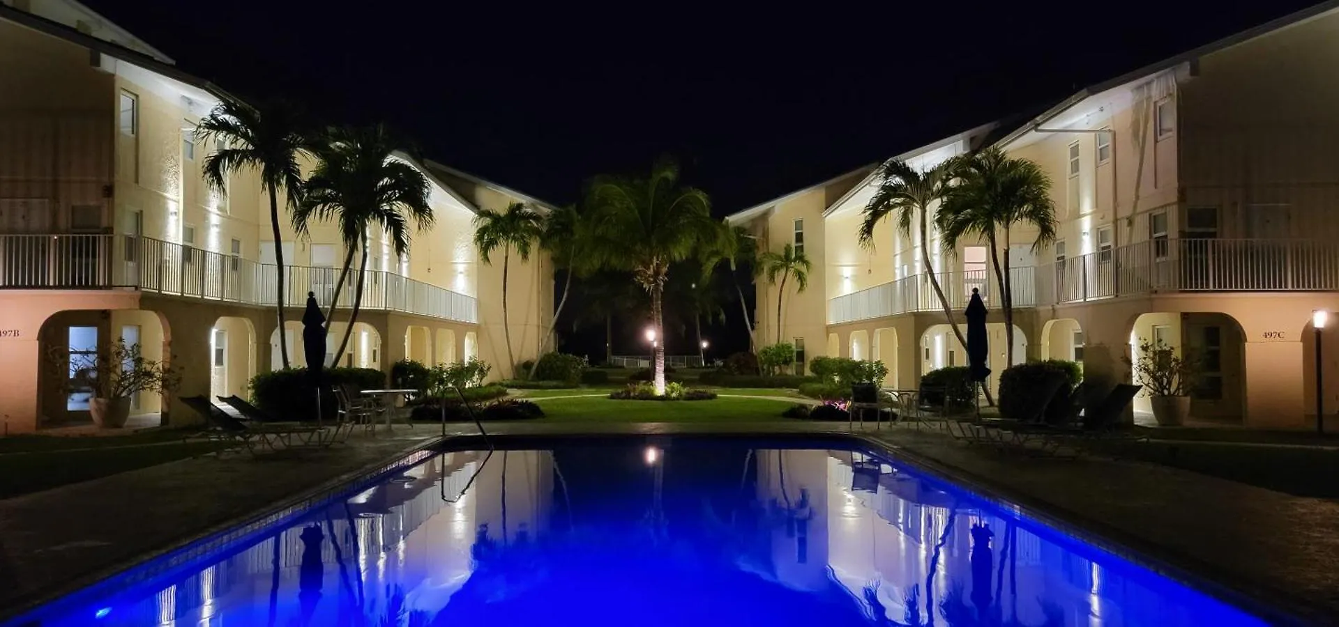 Cayman Reef Resort 7-Mile Beach George Town Apartment