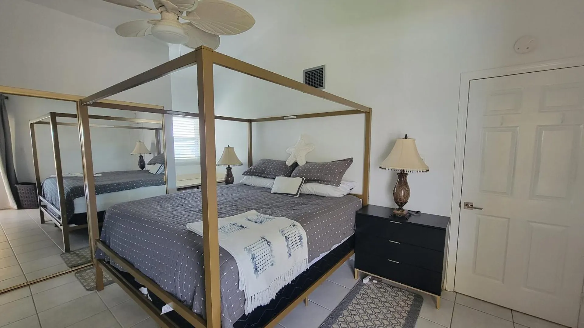 Apartment Cayman Reef Resort 7-Mile Beach George Town
